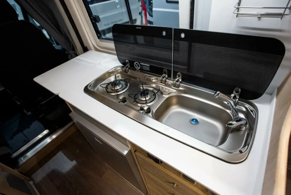 Cocina de la Autocaravana pequeña l2h2 camper off road todoterreno Fiat Ducato
